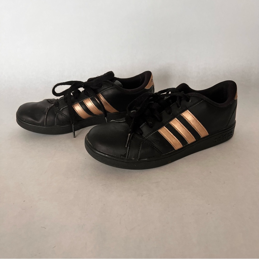 Adidas Sneakers Black with Gold Stripes Women’s Size 6